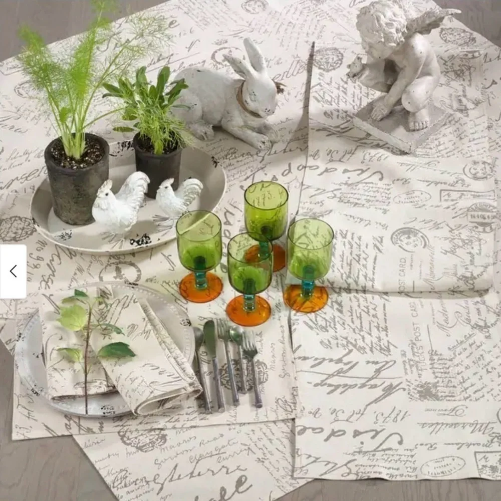 🌸H5 - Table Runner - French Print.  Off White🤎🤍
